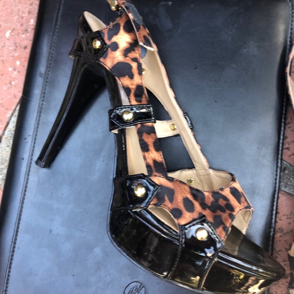 Guess black patented leather/leopard high heels - Picture 3 of 5